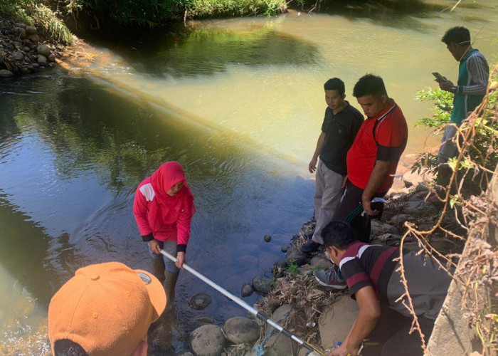 Diduga Sungai di Air Besi Tercemar, DLH Bengkulu Utara Turunkan Tim