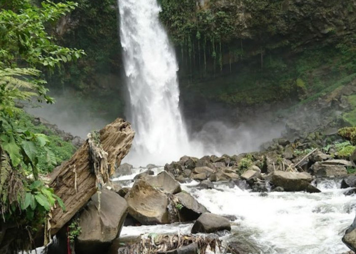 ﻿Air Terjun Tangga Seribu, Wisata Alam Tersembunyi di Desa Kepala Curup Bengkulu