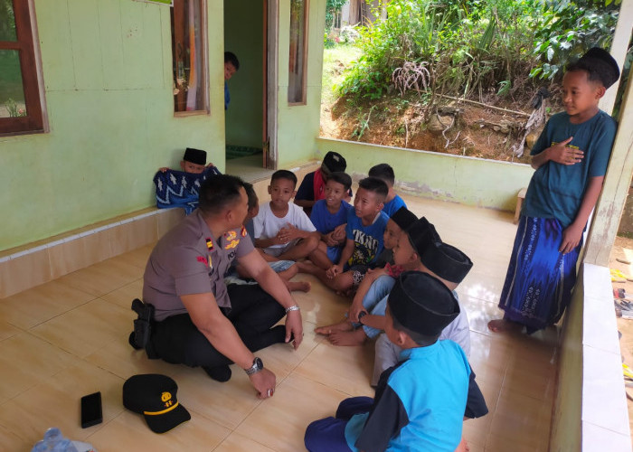 Cooling Sistem Situasi Kamtibmas, Kapolsek Ketahun Beri Motivasi ke Anak-anak di Tanjung Muara