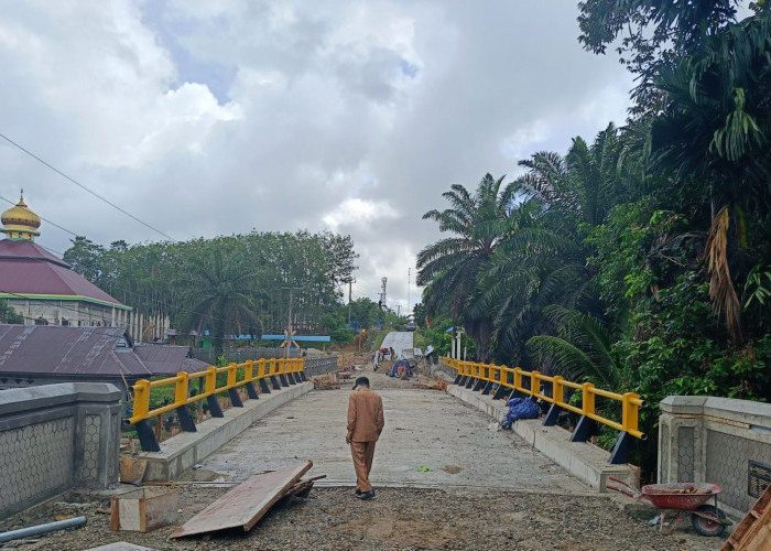 Pembangunan Jembatan Air Muring Memasuki Tahap Finishing, Desa Usulkan Lampu Penerangan Jalan