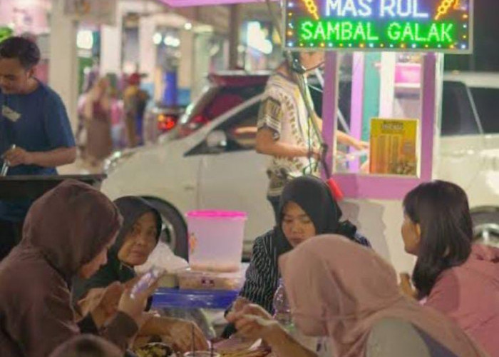 Menikmati Suasana Malam ala Malioboro di Jalan Soeprapto Bengkulu, Banyak Street Food Menggugah Selera!