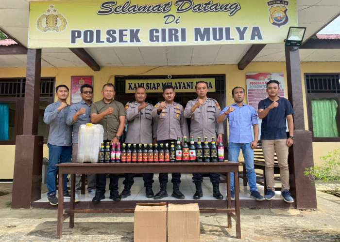 Jelang Nataru, Polsek Giri Mulya Sita Puluhan Botol Miras