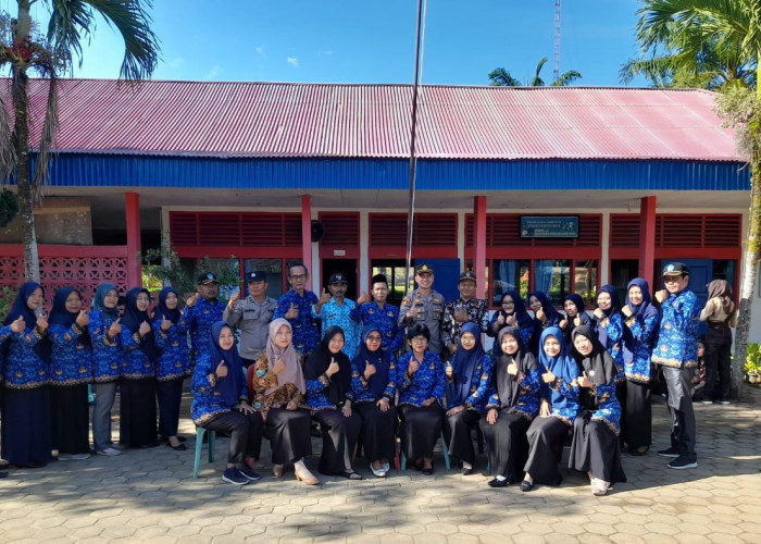 Jumat Curhat, Kapolsek Giri Mulya Jadi Pembina Upacara di SMPN 32 Bengkulu Utara 