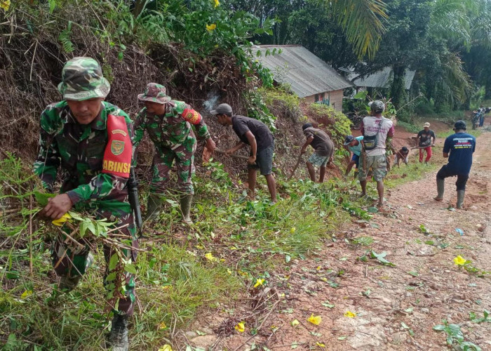 Koramil 423-04 Putri Hijau dan Masyarakat di Air Kuro Gelar Karya Bakti Sambut HUT TNI ke 79