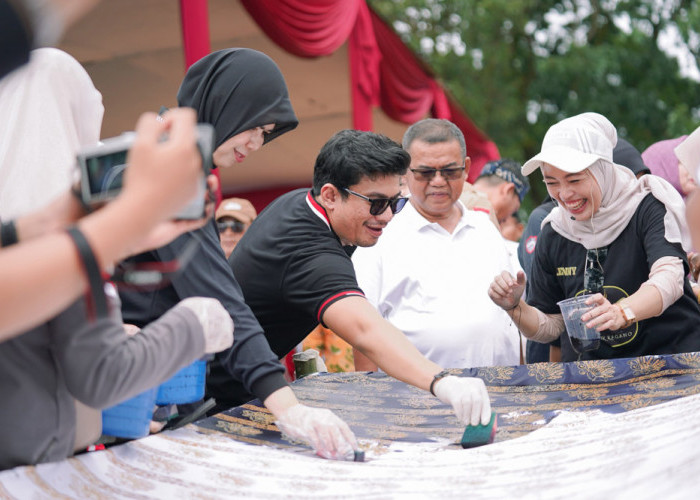 Batik Kagano Curi Perhatian di Rafflesia Kemumu Festival 2026