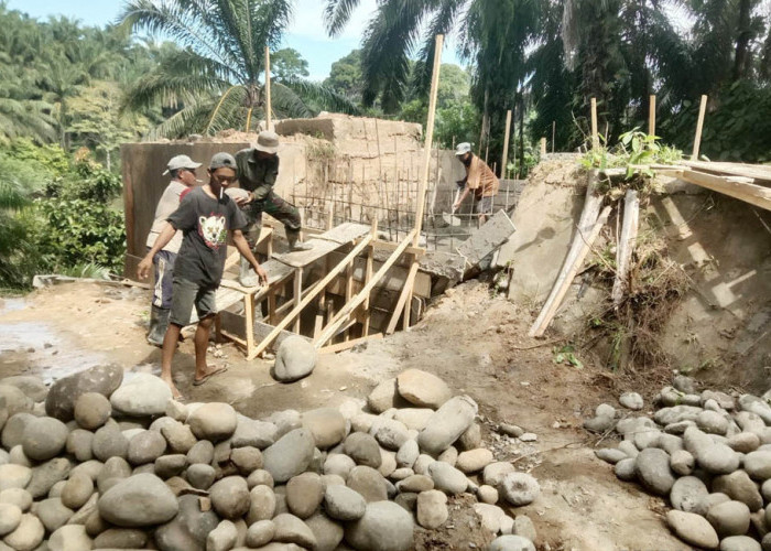 Jembatan Gantung Kualalangi Dikebut, Bulan Ini Konstruksi Besi Dipasang