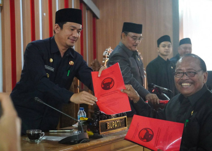 Pandangan Umum Fraksi Atas Nota Pengantar LKPJ 2025 dan Tiga Raperda