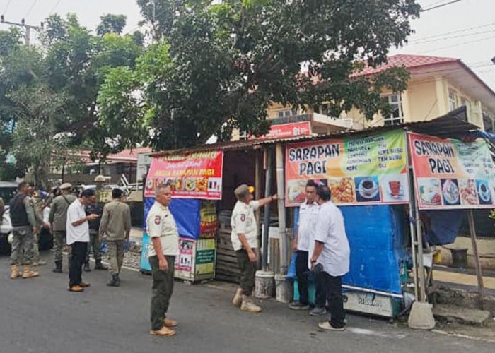 Meski Kantongi NIB, Satpol PP Tertibkan Lapak Pedagang Jalan Mahoni