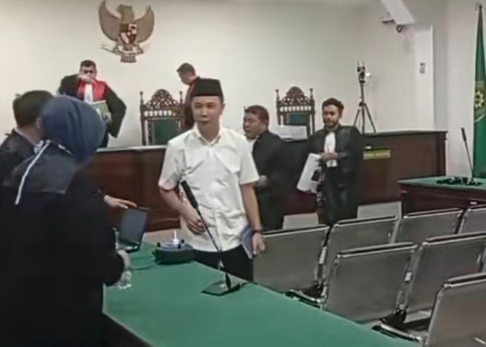 Bupati RL Non Aktif Dituntut 5 Tahun, Eks Kadis PUPRKP 4 tahun 2 Bulan