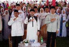  Ribuan Jamaah Padati Balai Daerah  'Mengetuk Pintu Langit dengan Selawat'  Dalam HUT ke 67