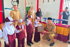 Kepsek Dilarang Intervensi Pengadaan Seragam Tapi Boleh Rekomendasikan Penjahit