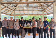 Kapolres Mukomuko Sambangi Pesantren AFNA, Bawa Tumpeng di Hari Santri