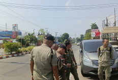 Satpol PP Kota Tertibkan Kendaraan di Two K Azana Style Hotel