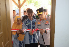 Dari Tak Layak Jadi Hunian Nyaman, Kapolda  Serahkan Hasil Bedah Rumah di Putri Hijau