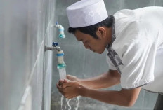 Agar Ibadah tak Sia-sia, Pahami Hukum Berwudhu di Dalam Toilet, Perhatikan Penjelasan Ustadz Adi Hidayat