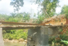 Tagih Janji Pemkab Bangun Jembatan Penghubung Air Sebayur-Rena Jaya