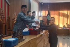 DPRD BU Gelar Paripurna Pandangan Fraksi Atas Raperda Pajak dan Retribusi Daerah