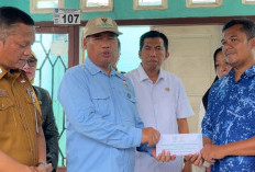 Bantu Korban Kebakaran di BU, Gubernur Helmi: Kita Harus Saling Tolong-Menolong