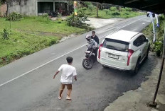 Waspada! Percobaan Perampokan Terekam CCTV, Pelaku Pecahkan Kaca Mobil Toke Sawit