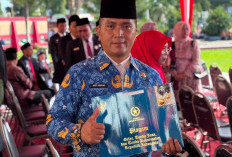 Tiga Dekade Mengabdi, Kadinsos Agus Sudrajad Terima Satyalancana Karya Satya
