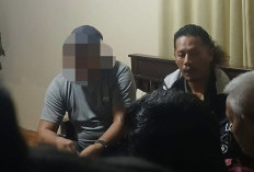 BREAKING NEWS! Berduaan dengan Perangkat Desa, Oknum Kades Digrebek Warga