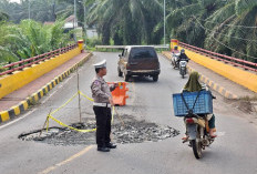 Jembatan Air Lingau D1-D6 Amblas, Polisi Pasang Rambu dan Siaga di Lokasi