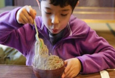 Masih Banyak yang Melakukannya, Ternyata Meniup Makanan yang Panas Bisa Berbahaya