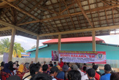 Nyebrang Sungai Sebelat Bonceng Motor, Warga Air Kuro Sambut Waka 2 DPRD Provinsi