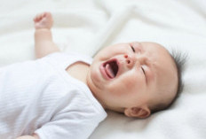 Saat Bayi Diserang Demam, Jangan Panik dan Cukup Lakukan Hal Ini