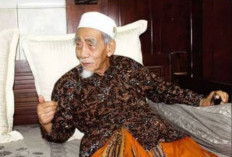 Ingin Hajat Cepat Terkabul? Ikuti 5 Amalan Harian dari Mbah Moen, Rezeki Juga Ikut Mengucur Deras