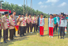 Lepas Peserta Hiking Kemah Bakti, Wabup Sumarno Tekankan Pentingnya Pramuka Bentuk Karakter