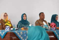 Bendahara dan Sekretaris Jantungnya Organisasi, Ny Meita Arie Gembleng Pengurus PKK 