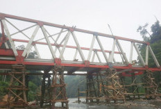Pemasangan Rangka Jembatan Lubuk Selandak Capai 70 Persen