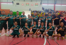 Tak Kalah Seru, Bapak-bapak Dewan Bengkulu Utara Giring Bola di Futsal Kemerdekaan