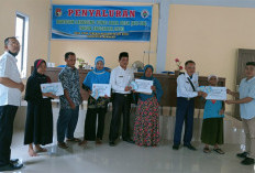 Tekan Angka Kemiskinan, Pemdes Pauh Terenja Salurkan BLT-DD untuk 23 KPM