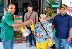 Paket Sembako Bantuan Perusahaan Sasar Warga Bukit Makmur