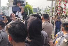  Pagar DPRD Provinsi Bengkulu Bobol, 11 Tuntutan Massa Aksi Tersampaikan