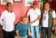 Dinsos Mukomuko Salurkan 15 Kursi Roda untuk Warga Disabilitas