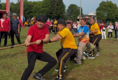 Meriahkan HUT RI Ke-81, Bupati Arie Ikut Lomba Tarik Tambang