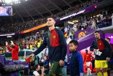 Ini Alasan Pemain Bola Selalu Gandeng Anak Sebelum Pertandingan Dimulai