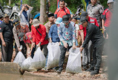 Kembangkan Potensi Wisata, Bupati Lepas 10 Ribu Bibit Ikan Nila