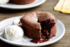 Resep Lava Cake, Cokelat Leleh yang Lumer di Dalam!